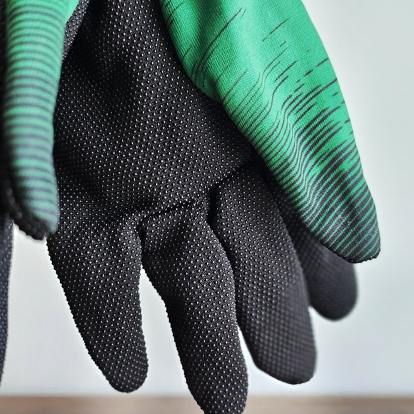 🦅 NFL Eagles Retro Halftone Line Utility Gloves - Philadelphia Eagles Fan Gear - Picture 4 of 5